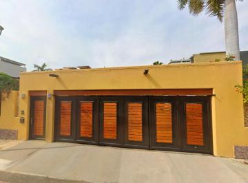 Casa de 5 habitaciones, Zihuatanejo de Azueta · Casa de 719 m² con 5 Recámaras en Venta en Ixtapa Las Palmas