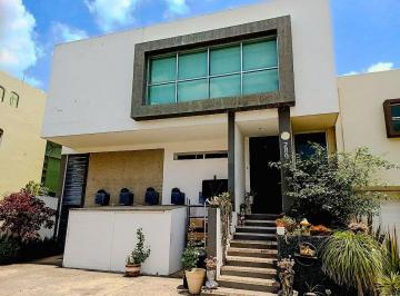 Casa de 3 habitaciones, Zapopan · Casa en Venta en Jardin Real, Zapopan, Jalisco