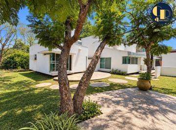 Casa · 412m² · 3 Recámaras · 4 Estacionamientos · Casa - Tres Pasos