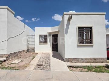 Casa · 65m² · 3 Recámaras · 2 Estacionamientos · Casa en Venta en Fracc. Paseo de Los Leones VI, Chihuahua