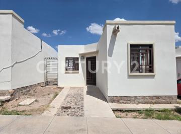Casa · 66m² · 3 Recámaras · 2 Estacionamientos · Casa en Venta en Fracc. Paseo de Los Leones VI, Chihuahua