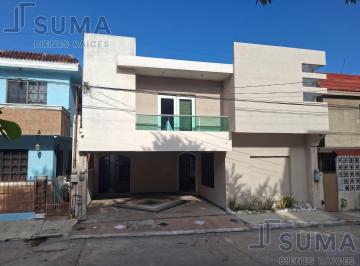 Casa · 275m² · 3 Recámaras · 1 Estacionamiento · Casa en Venta en Col. Manuel R Diaz, Madero Tamaulipas.
