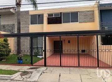Casa · 280m² · 4 Recámaras · 4 Estacionamientos · Casa en Renta Jardines de San Ignacio