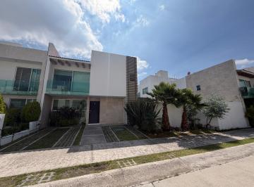 Casa · 198m² · 3 Recámaras · 2 Estacionamientos · Renta de Casa en Lomas de Angelopolis