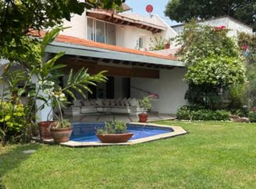 Casa de 4 habitaciones, Cuernavaca · Casa en Renta o Venta en Exclusivo Club de Golf Los Tabachines