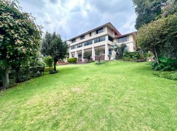 Casa de 5 habitaciones, Miguel Hidalgo · Bosque de Las Lomas, 1470 M²t, 1099 M²c; Amplio Jardín Privado, 8 Estacionamientos, Zona Tranquila.