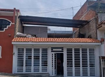 Casa de 5 habitaciones, Guadalajara · Casa en Venta en Oblatos - Hacienda Santiago 3709