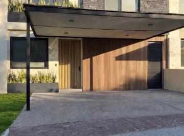 Casa en condominio · 233m² · 3 Recámaras · 2 Estacionamientos · Venta de Casa en Altozano en Queretaro