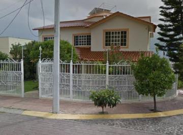 Casa de 5 habitaciones, Querétaro · Hermosa Casa en Venta en Arboledas, Santiago de Queretaro, Qro.