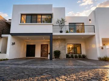 1 · Casa en Venta en Cumbres del Lago, Diseño de Autor, Hermosa