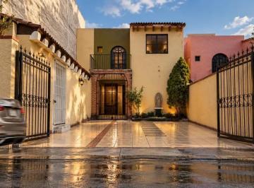 1 · Casa en Venta en Tejeda, Corregidora, 5 Recámaras, Oportunidad!