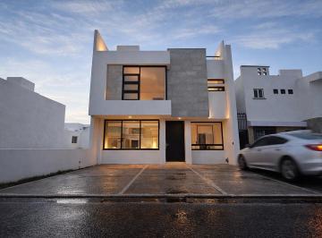 1 · Casa en Venta en El Mirador, 4 Recámaras, 3 Baños, Estudio o Recámara en Pb