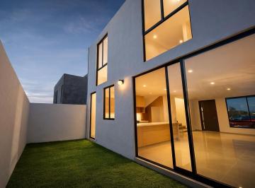 1 · Casa en Venta en Preserve Juriquilla, 3 Recámaras, Jardín, Hermosa Propiedad