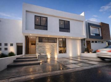 1 · Casa en Venta en Grand Jurqiuilla, 4 Recámaras, Una en Pb y Baño Propio, Jardín
