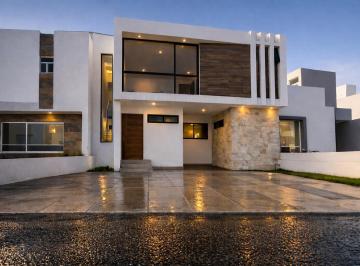 1 · Casa en Venta en Grand Juriquilla, Diseño de Autor, Terreno 213 m², Jardín