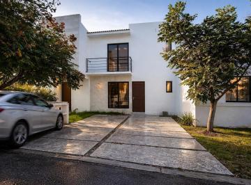 1 · Casa en Venta en Ciudad Maderas, 3 Recámaras, 3 Baños Completos, Perfecta!