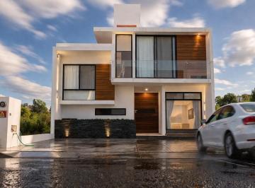 1 · Casa en Venta en Grand Juriquilla, 3 Niveles - 4 Recámaras, Sala Tv, Estudio