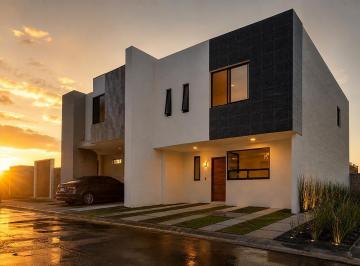 1 · Casa en Venta en Capital Sur, Completamente Equipada, Oportunidad!