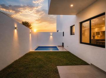 1 · Casa en Venta en Preserve Juriquilla, Alberca Propia, 4ta Recámara en Pb, Jardín