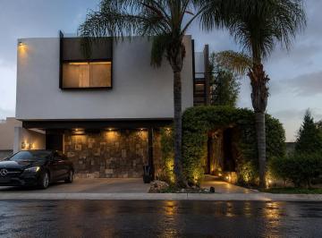 1 · Casa en Venta en Santa Elena Querétaro, Alberca Propia, Hermosa!