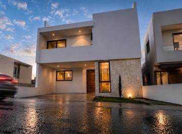 1 · Casa en Venta en Zen Life, 3 Recámaras, 4.5 Baños, Estudio en Pb, Roof Garden!