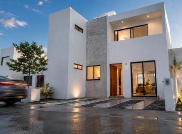 1 · Casa en Venta en Juriquilla, San Isidro - 3 Recámaras, 3.5 Baños, de Autor!