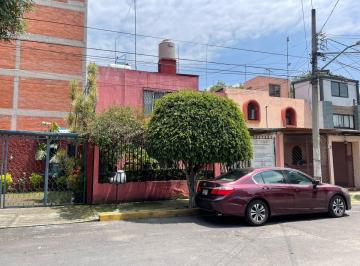 Casa de 4 habitaciones, Coyoacán · Amplia E Iluminada Casa en Los Cipreses