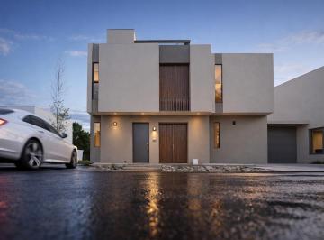1 · Casa en Venta en Juriquilla, Equipada, Roof Garden, 3 Recámaras, 140 m², Lujo