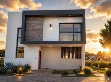 1 · Casa en Venta en Hacienda Carlota con Alberca y Vigilancia 24/7