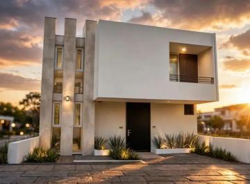 1 · Casa en Venta en Juriquilla, Gran Reserva, 3 Recámaras, 3.5 Baños, Jardín.