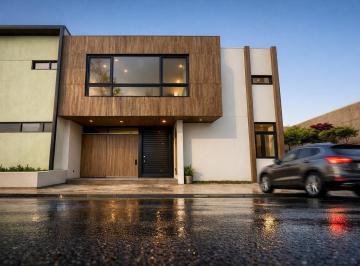 1 · Casa en Venta en Cañadas del Arroyo, 4ta Recámara en Pb, 4 Baños, Equipada!