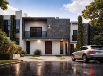 1 · Vive en Capital Sur, Una Comunidad Planeada: Casa Moderna y Amplia
