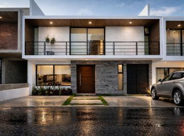 1 · Hermosa Casa en Venta en Juriquilla, San Isidro - ¡No Pierdas Esta Oportunidad!