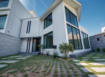 1 · Preciosa Residencia en Cumbres del Lago, Tu Hogar Ideal en Juriquilla!