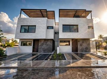 1 · Casa en Venta en Juriquilla Preserve, 3 Recamaras, Roof Garden, Jardín, Lujo!