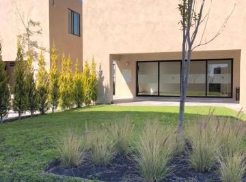 1 · Preciosa Casa Tipo Duplex en Altos Juriquilla, 136 m², de Super Lujo!