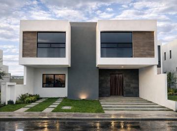 1 · Casa en Venta en Preserve Juriquilla, Alberca Propia, 4 Recamaras, Lujo