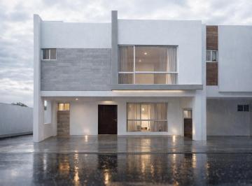 1 · Venta de Casas Entre El Refugio y Zibata, Alberca, Jardín, 3 Recamaras, Luxury