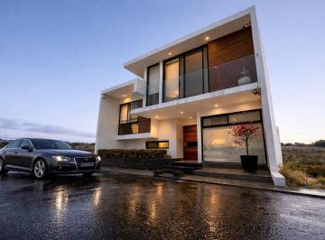 1 · Preciosa Residencia en Grand Juriquilla, Sótano, 4 Habitaciones, Doble Altura.