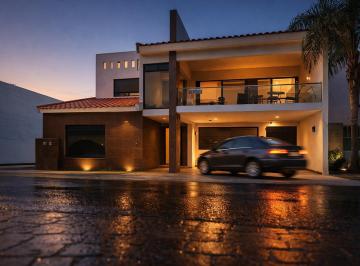 1 · Hermosa Residencia en Cumbres del Lago, Terreno 480 m², Enorme Jardín, Sótano.