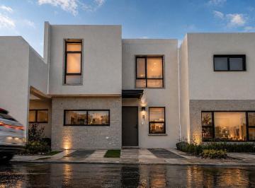 1 · En Venta Casa Entre El Refugio y Zibata, Estudio o 4ta Recamara en Pb, 3.5 Baños