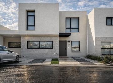 1 · En Venta Casa en El Mirador, Estudio o 4ta Recamara en Pb, 3.5 Baños
