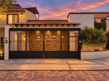 N/A · Casa de Los Suspiros | un Solo Piso en La Lejona | Techos con Boveda, Jacuzzi y Estilo de Vida Exclu