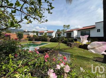 Casa · 1339m² · 3 Recámaras · 2 Estacionamientos · Se Vende Condominio de 4 Casas en Malinalco