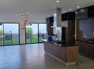 Casa · 340m² · 3 Recámaras · 2 Estacionamientos · Casa en Venta en Navarra Residencial, San Andrés Cholula, Puebla