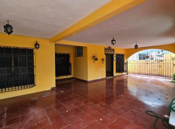 Casa · 661m² · 5 Recámaras · 1 Estacionamiento · Casa Ded Gran Tamaño en El Centro de Mérida Cerca de La Plancha