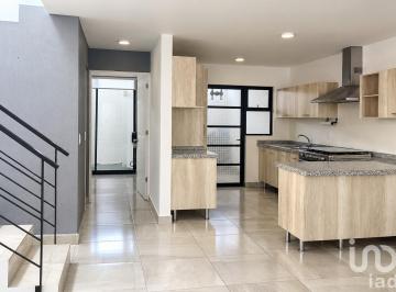 Casa · 93m² · 3 Recámaras · 2 Estacionamientos · Casa en Renta Queretaro Zakia Adagio III