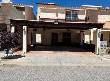 Casa · 226m² · 4 Recámaras · 2 Estacionamientos · Casa - Fraccionamiento Paseos del Real