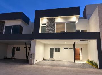 Casa · 226m² · 3 Recámaras · 2 Estacionamientos · Casa en Venta en Privada Tarragona