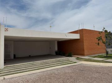Casa · 380m² · 3 Recámaras · 3 Estacionamientos · Casa en Venta o Renta Alquerías de Pozos